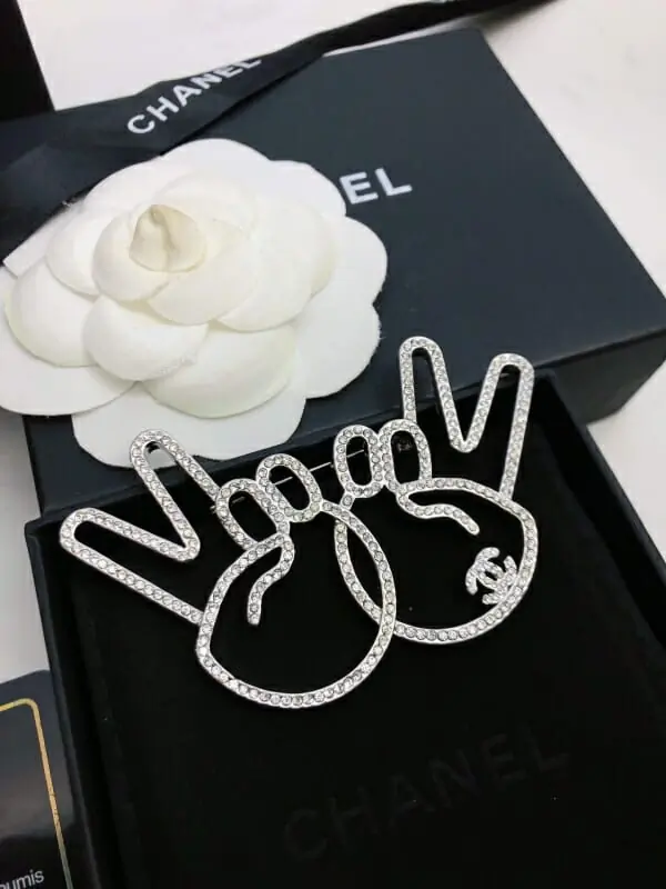 chanel brooches pour femme s_122a717